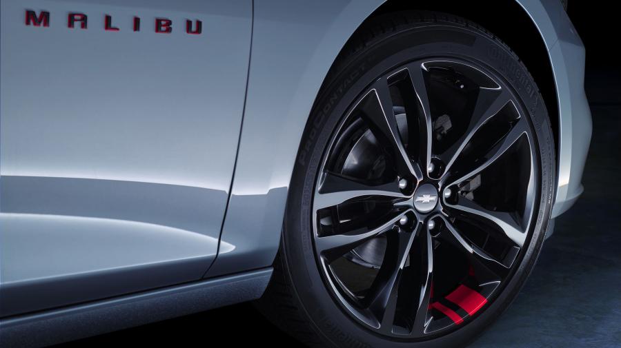 Детали экстерьера Chevrolet Malibu Redline 2017 года  (фото 2 из 2)